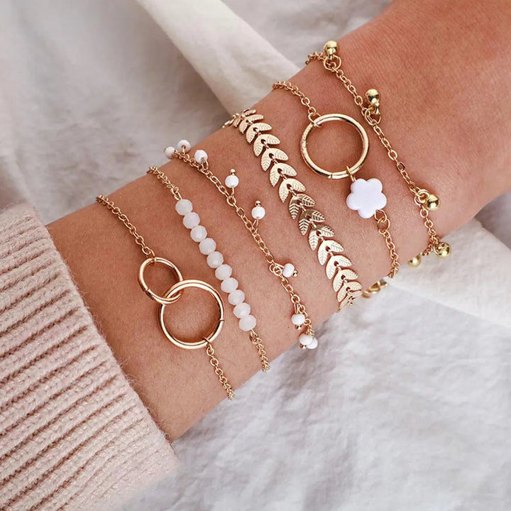 Σετ από χρυσά βραχιόλια boho